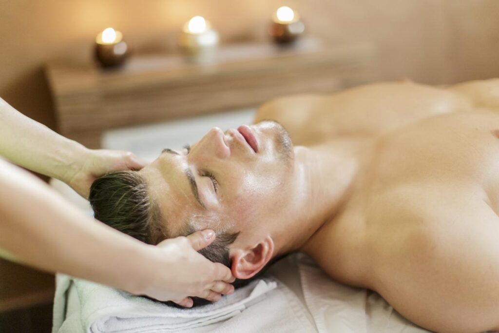 Relaksacyjny masaż głowy pozwala wyciszyć organizm
