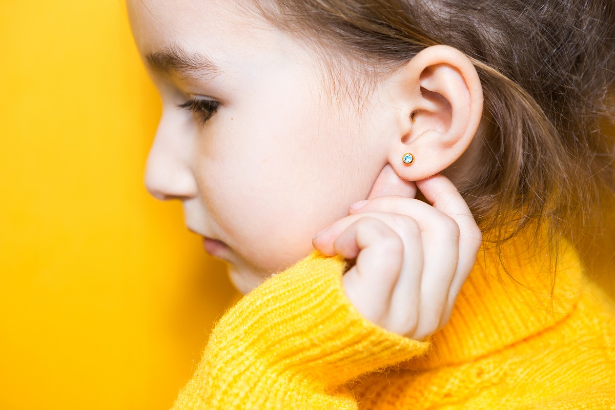 Przekłuwanie uszu u dzieci, niemowląt i dorosłych
